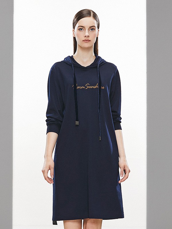 奥菲曼2020秋冬季藏蓝色连帽卫衣裙