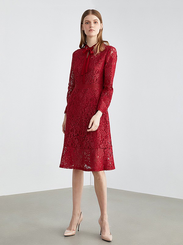 奥菲曼2020秋冬季红色蕾丝连衣裙