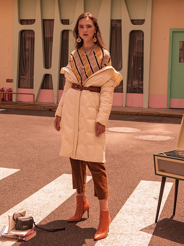 百图2020秋冬季拼色几何毛衣