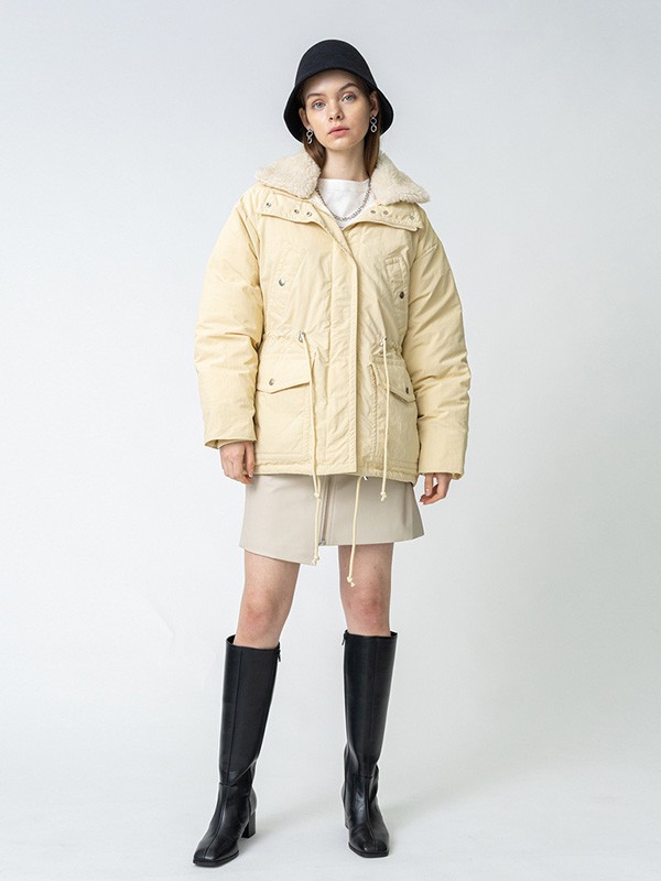 moussy2020秋冬季米色带毛领棉服