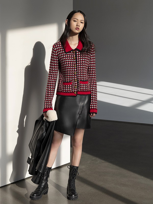 鄂尔多斯2020秋冬季红色撞色外套