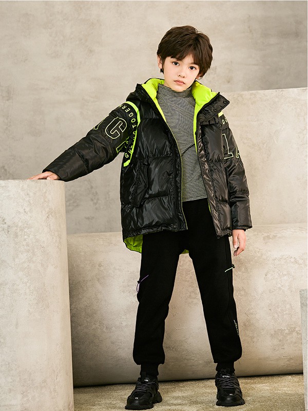 植木2020秋冬季黑色印花羽绒服