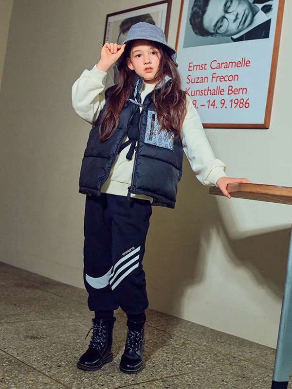 宝儿宝2020秋冬季黑色宽松马夹