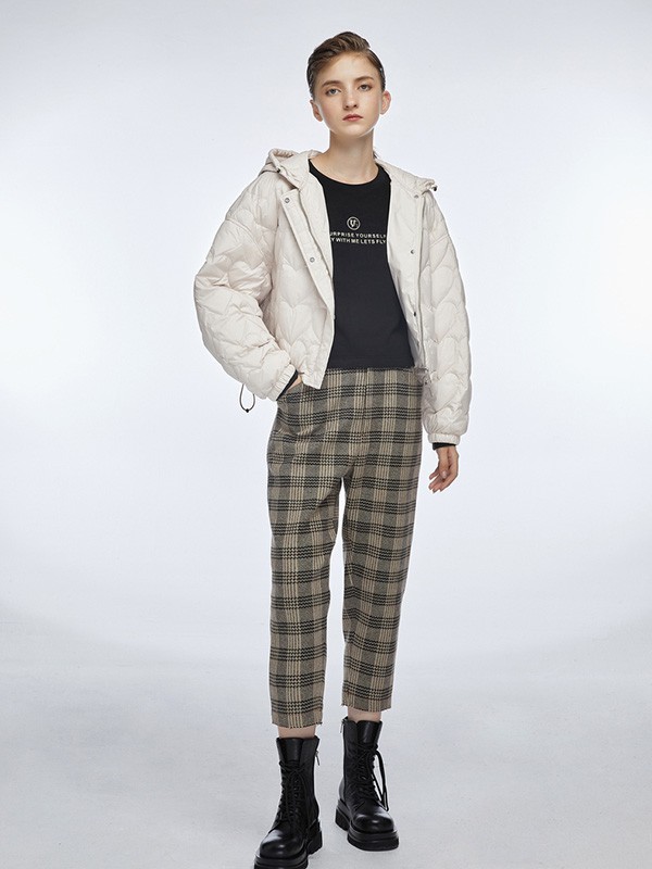 尤缇2020秋冬季米色连帽羽绒服