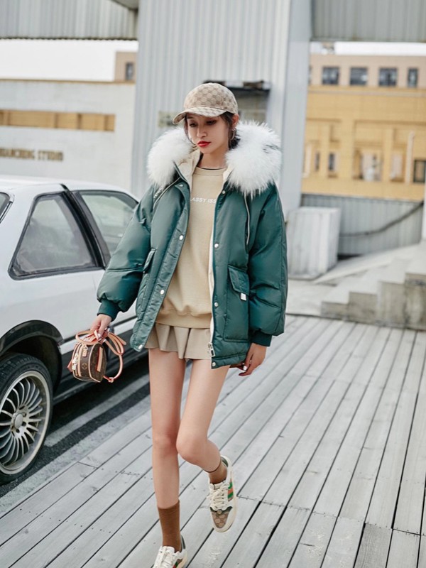 点占2020秋冬季绿色带毛领棉服