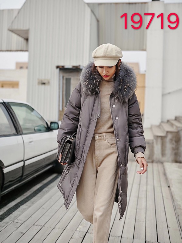 点占2020秋冬季紫色带毛领羽绒服