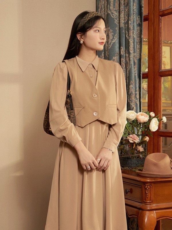 固执女装2020秋冬季卡其色宽松连衣裙