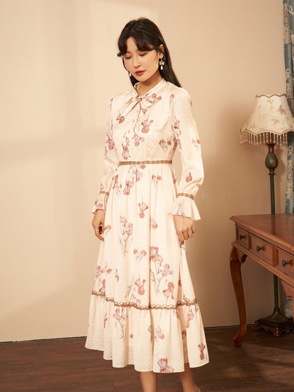 固执女装2020秋冬季白色印花连衣裙