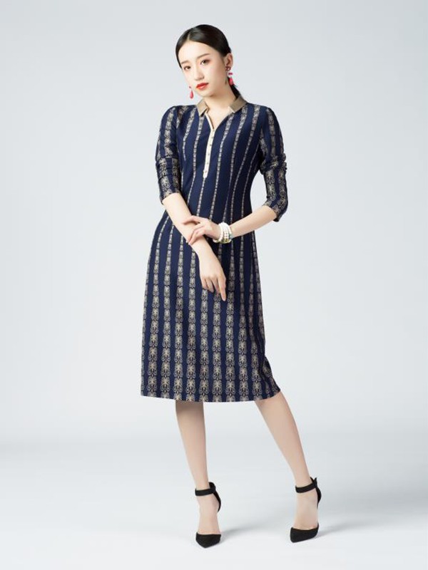 素罗依2020秋冬季藏蓝色撞色连衣裙