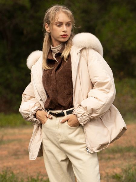 初绱2020秋冬季米色带毛领棉服