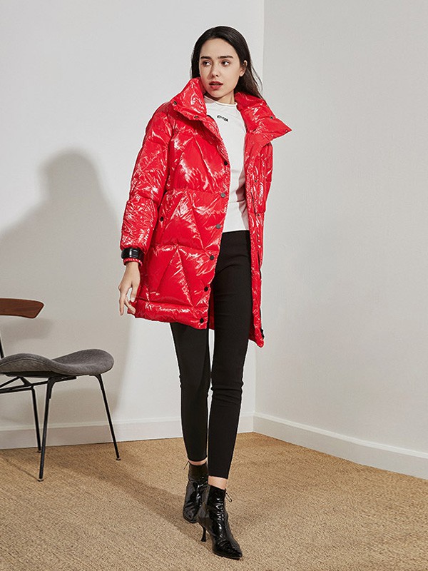 贝洛安2020秋冬季红色亮面羽绒服