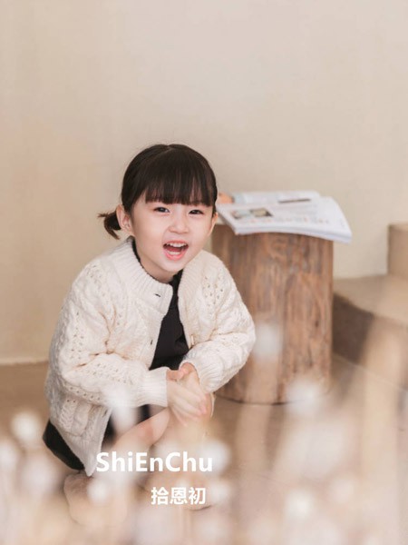 拾恩初＆番薯片2020秋冬季米色纯色毛衣