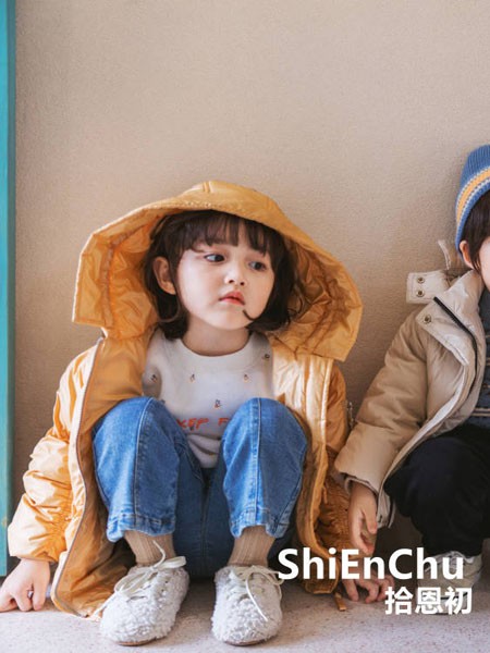 拾恩初＆番薯片2020秋冬季黄色纯色羽绒服