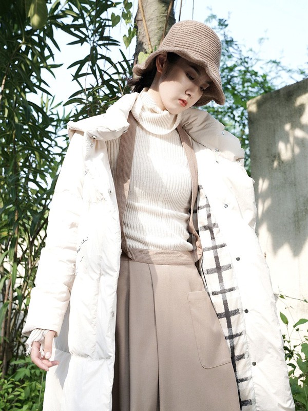 底色2020秋冬季白色纯色羽绒服