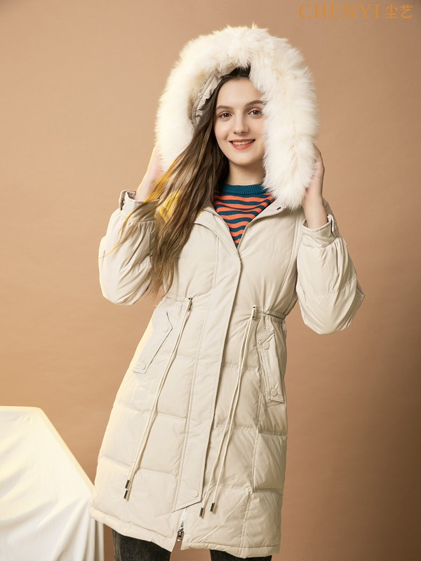 尘艺2020秋冬季米色带毛领棉服