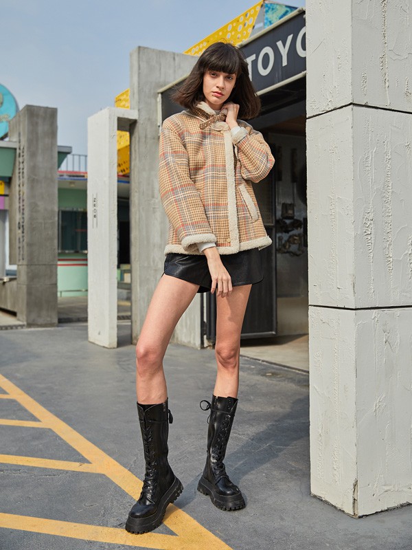 曈行2020秋冬季卡其色格子外套