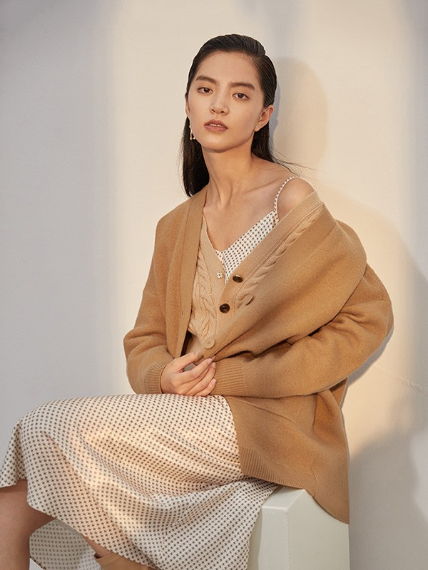 曼娅奴2020秋冬季卡其色纯色针织衫