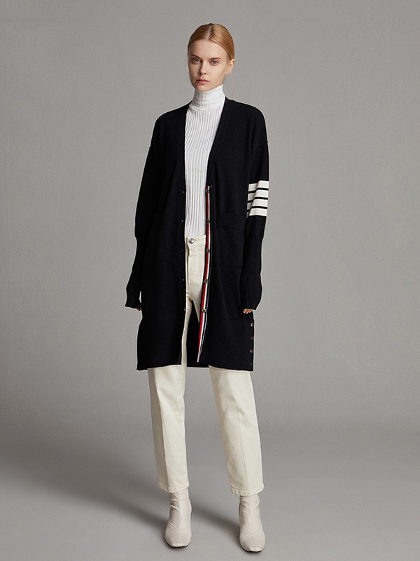 珍贝2020秋冬季黑色撞色针织衫