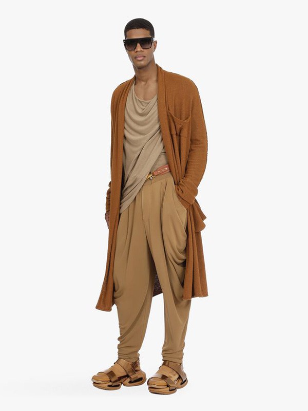 巴尔曼2020秋冬季卡其色长款针织衫