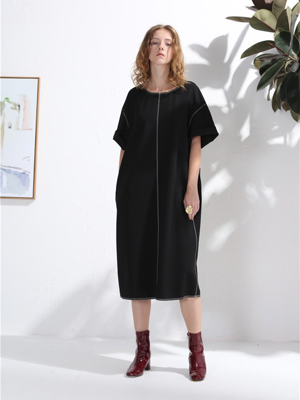 ​艾璞琪2020秋冬季黑色宽松连衣裙