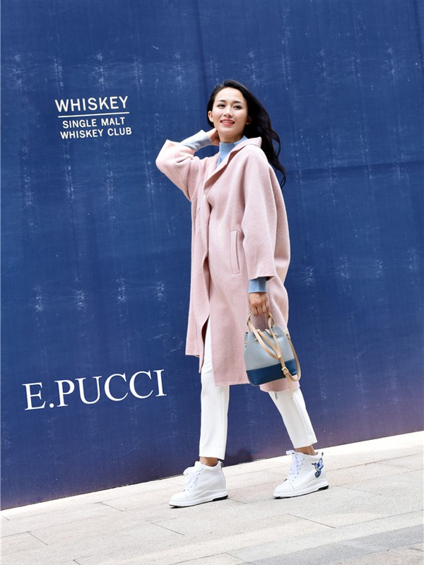 ​艾璞琪女装2020秋冬季粉色纯色大衣