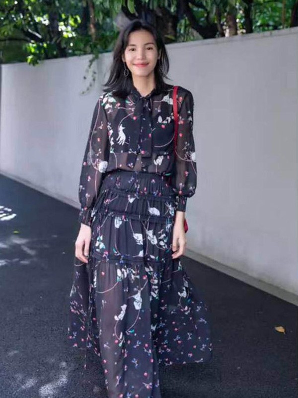 漫多姿2020秋冬季藏蓝色印花连衣裙