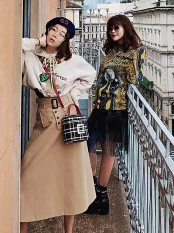 漫多姿2020秋冬季米色印花卫衣