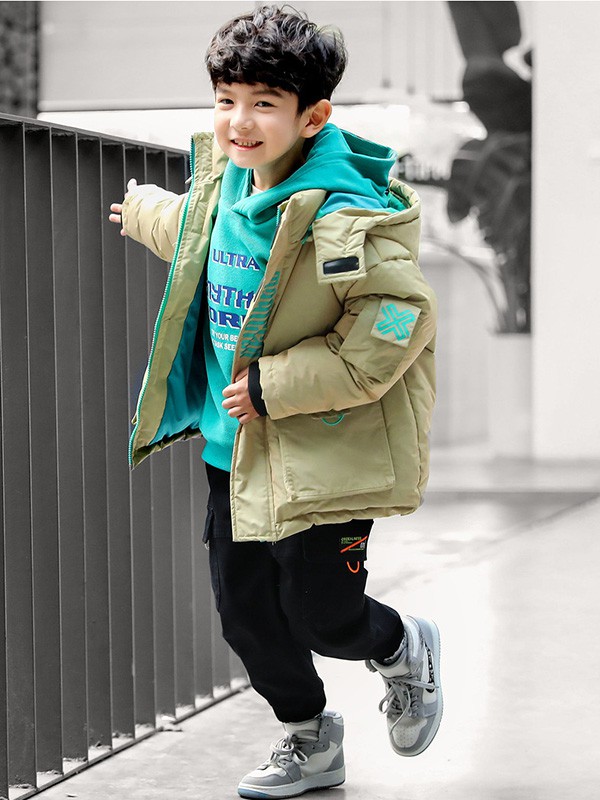 多多家2020秋冬季绿色连帽羽绒服