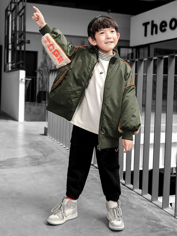 多多家2020秋冬季军绿色拼接外套