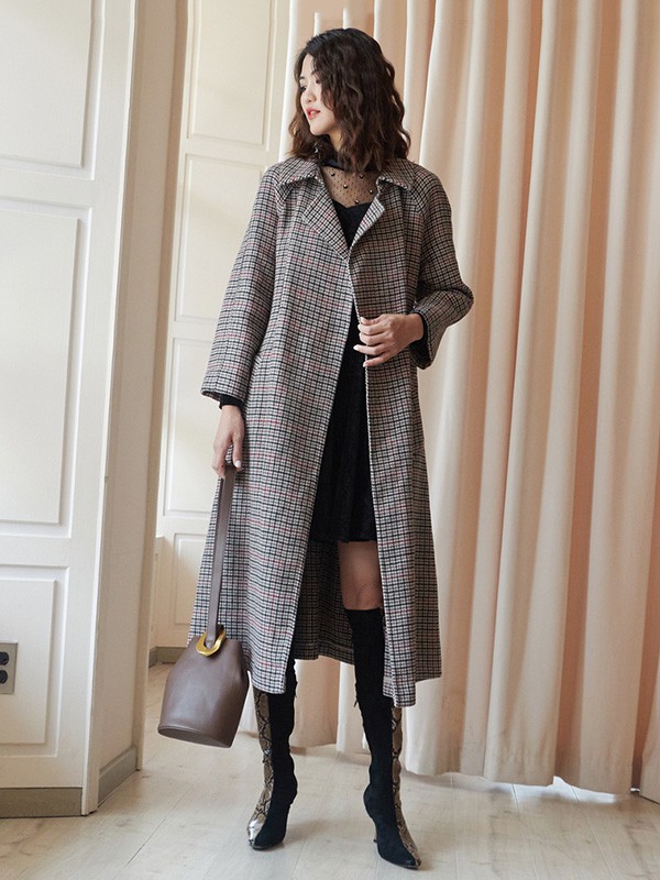 伊华欧秀2020秋冬季咖啡色格子大衣