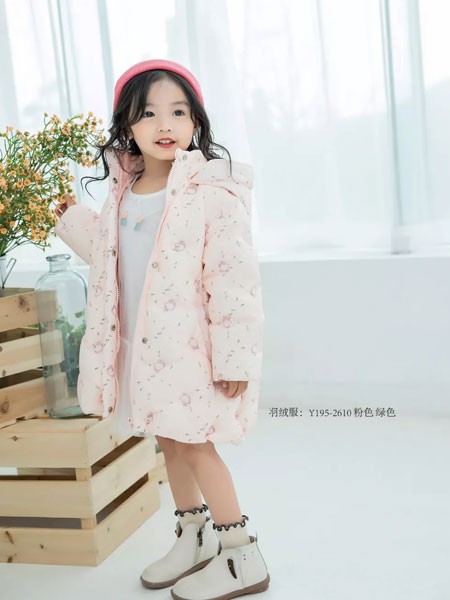 羽成扉2020秋冬季粉色印花羽绒服