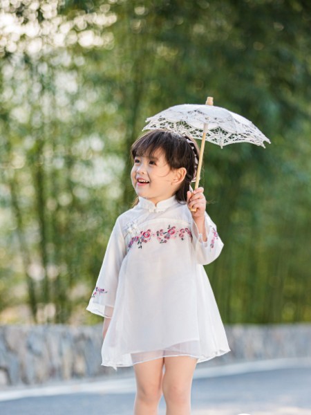 羽成扉童装2020秋冬季白色纱网连衣裙