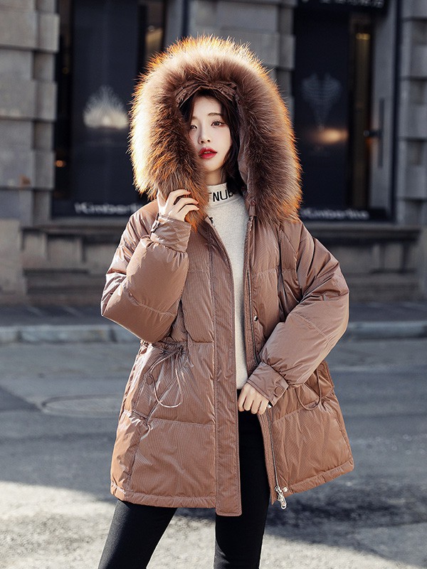 热嘉2020秋冬季卡其色带毛领羽绒服