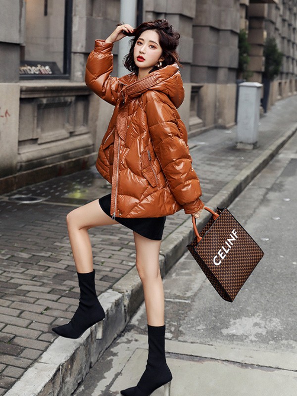 热嘉2020秋冬季棕色连帽羽绒服