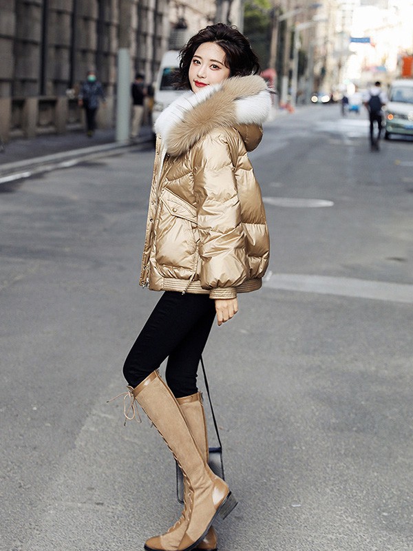 热嘉2020秋冬季卡其色带毛领羽绒服