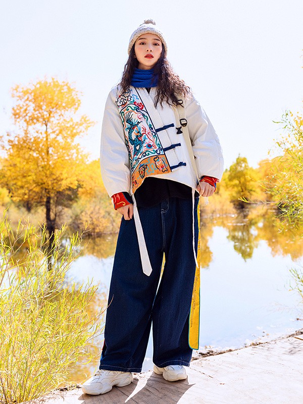 素萝2020秋冬季白色刺绣羽绒服