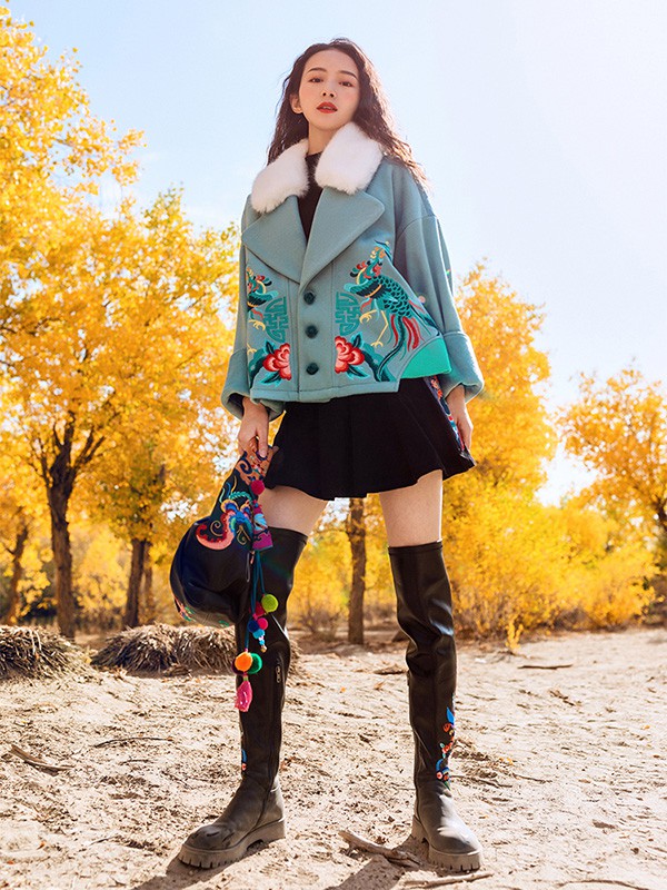 素萝女装2020秋冬季绿色刺绣大衣