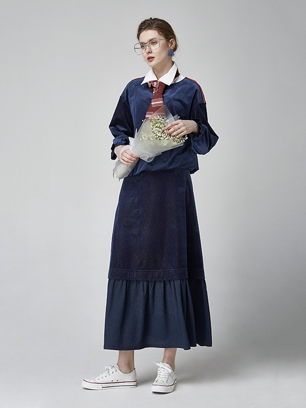 墨曲2020秋冬季藏蓝色撞色上衣