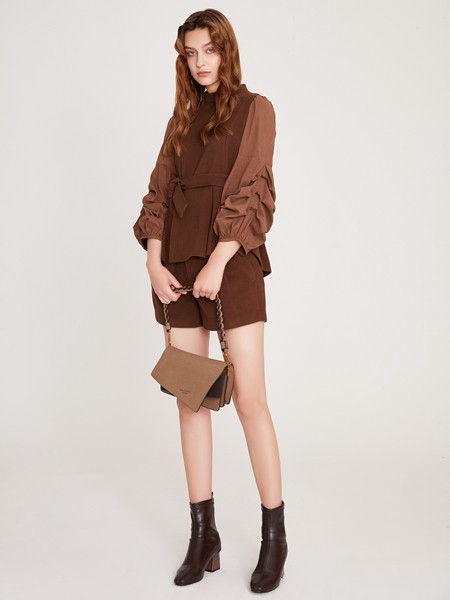 丽芮2020秋冬季咖啡色泡泡袖上衣