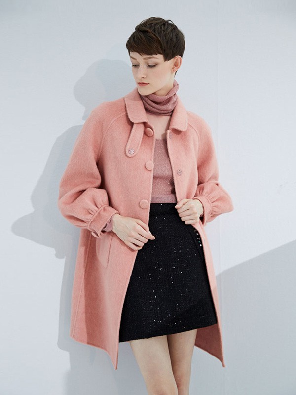 美言女装2020秋冬季粉色泡泡袖大衣