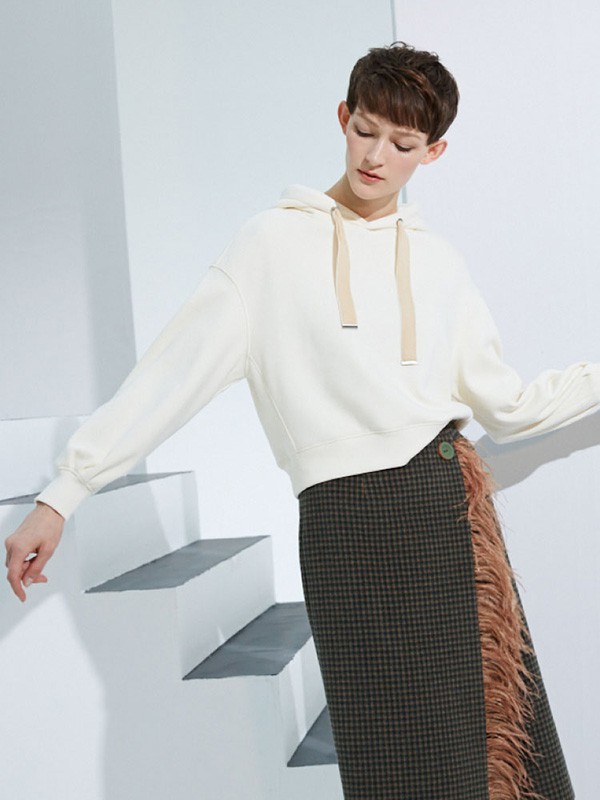 美言女装2020秋冬季白色亮面卫衣