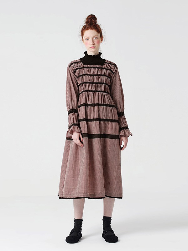 茶愫女装2020秋冬季粉色褶皱连衣裙