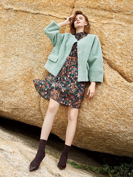 简约风情2020秋冬装女装