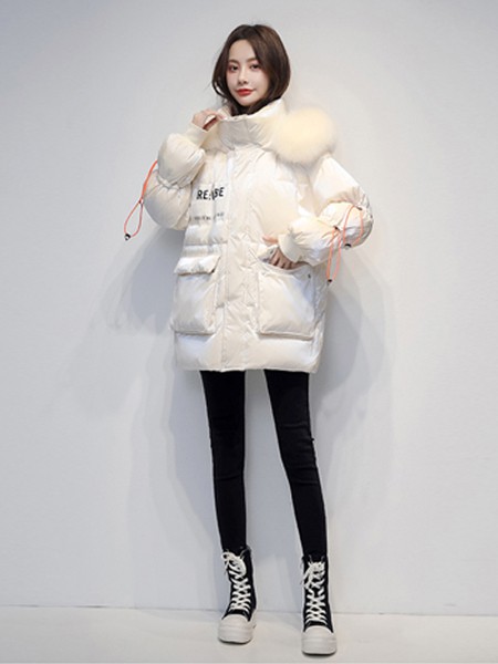 臻色调2020秋冬季白色带毛领羽绒服