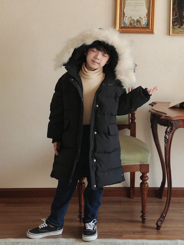 小嗨皮2020秋冬季黑色带毛领羽绒服