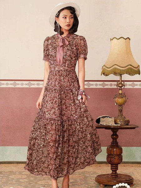 电影时装2020粉色印花连衣裙