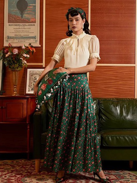 电影时装2020绿色印花半身裙