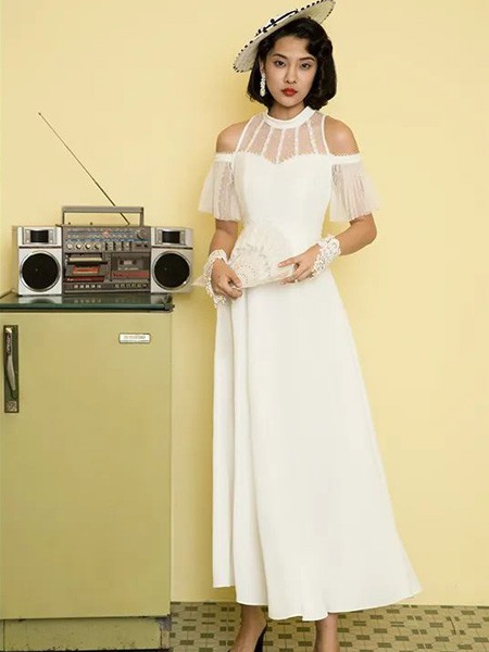 电影时装2020白色纯色连衣裙