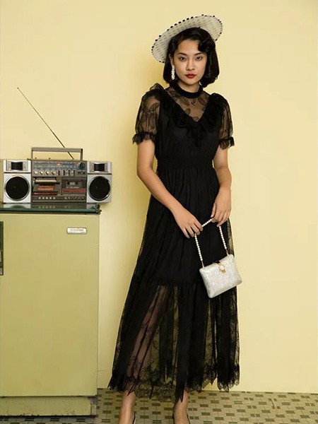 电影时装2020白色纯色连衣裙