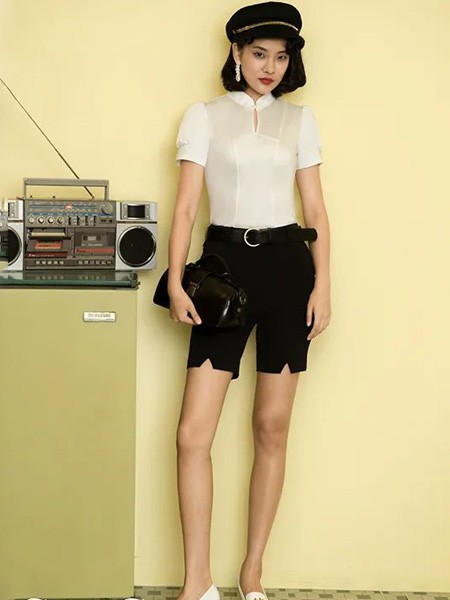 电影时装2020白色纯色上衣